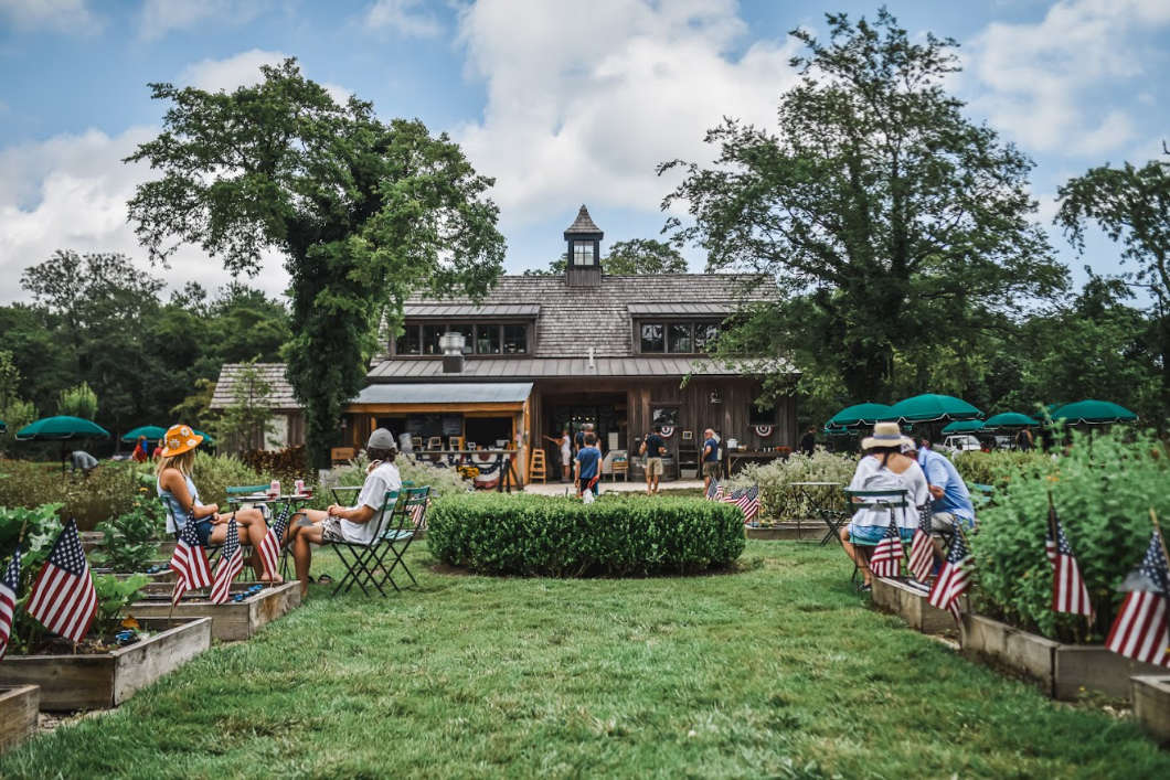 Guest enjoying outside dining in Cape May