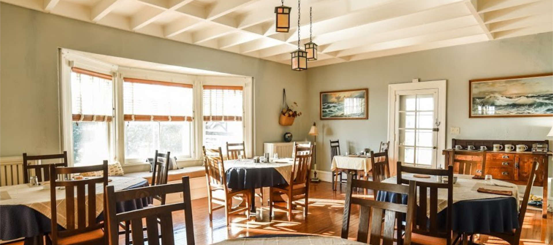 Rhythm-of-the-sea-dining